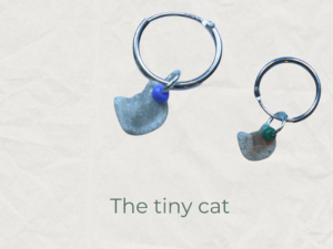 The tiny cat